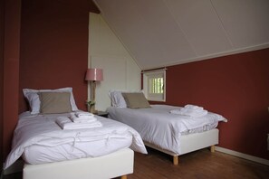 5 quartos, ferros/tábuas de passar roupa, Wi-Fi de cortesia