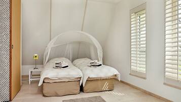 9 slaapkamers, een strijkplank/strijkijzer, wifi