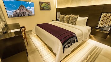 Deluxe-Zimmer | Minibar, Zimmersafe, individuell dekoriert, Schreibtisch