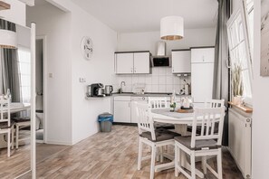 Fridge, oven, stovetop, dishwasher - Vacation homes island Usedom house Diego 9 -view of the Achterwasser- sauna whirlpool (Lütow)
