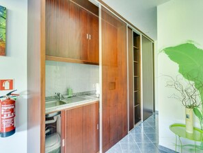 Fridge, microwave, stovetop - Villa with Pool near Douro Valley (Penafiel)