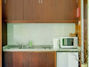 Fridge, microwave, stovetop