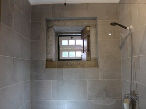 Een douche, een haardroger, een bidet