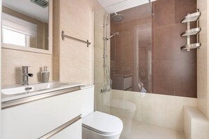 Douche, serviettes fournies