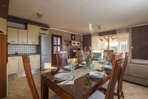 Dining - Cosy Holiday Home in Policnik with Pool (Policnik)