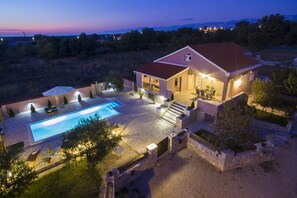 Exterior - Cosy Holiday Home in Policnik with Pool (Policnik)