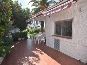 Outdoor dining - Holiday Home Mesa del Mar near Black Beach (Tacoronte)