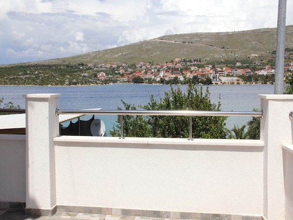 A coastal town with a view of the sea and a hill in the background.