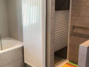 Bathtub