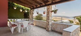 Ferienhaus in Jasenice nahe Modrič-Höhle