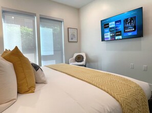 2 dormitoris, escriptori i planxa i posts de planxar