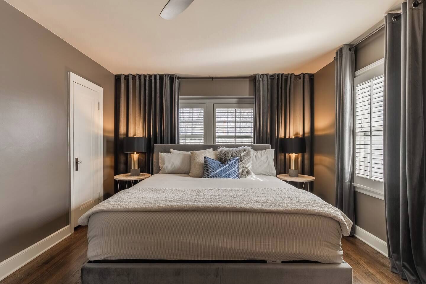 3 soveværelser, skrivebord, strygejern/strygebræt, weekendseng