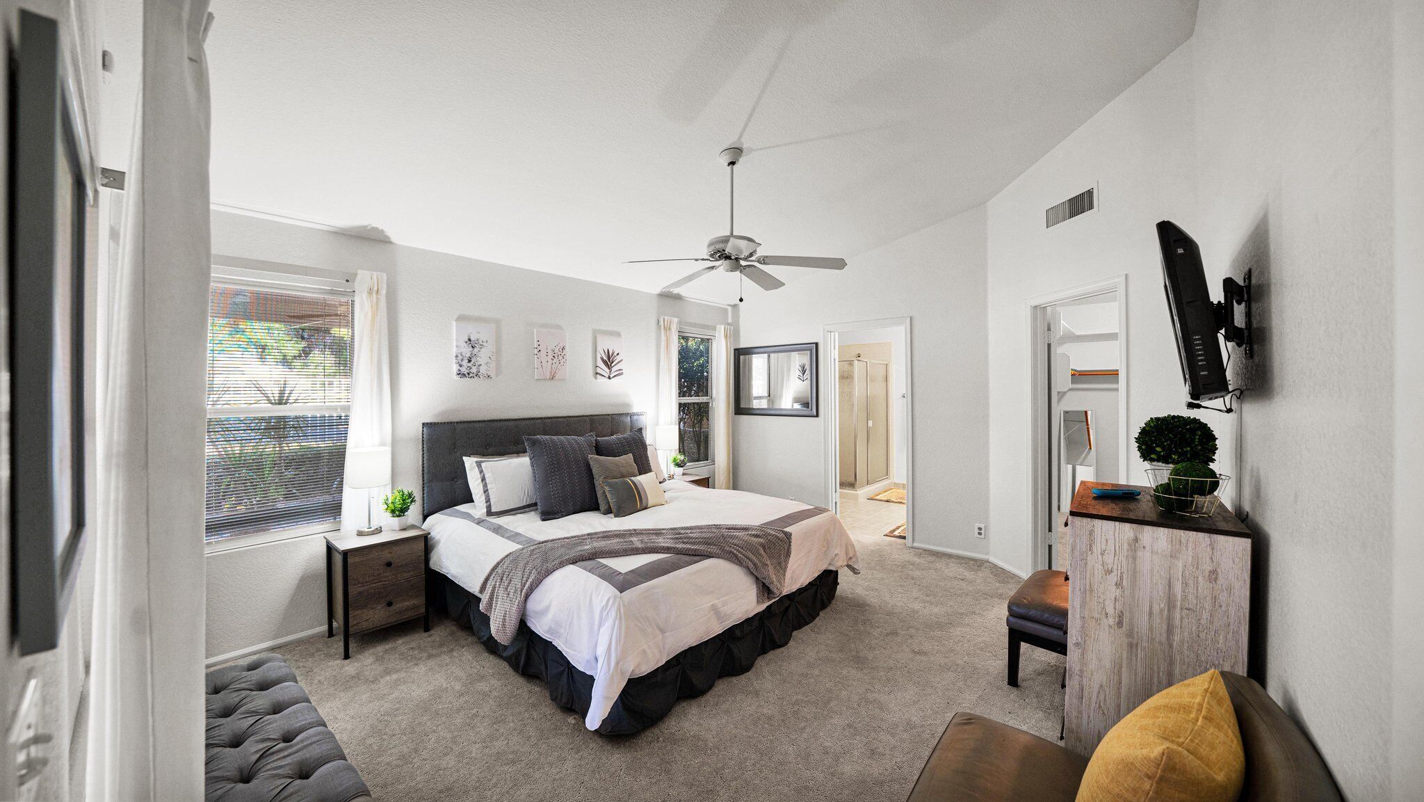 Golf Course Getaway in Glendale