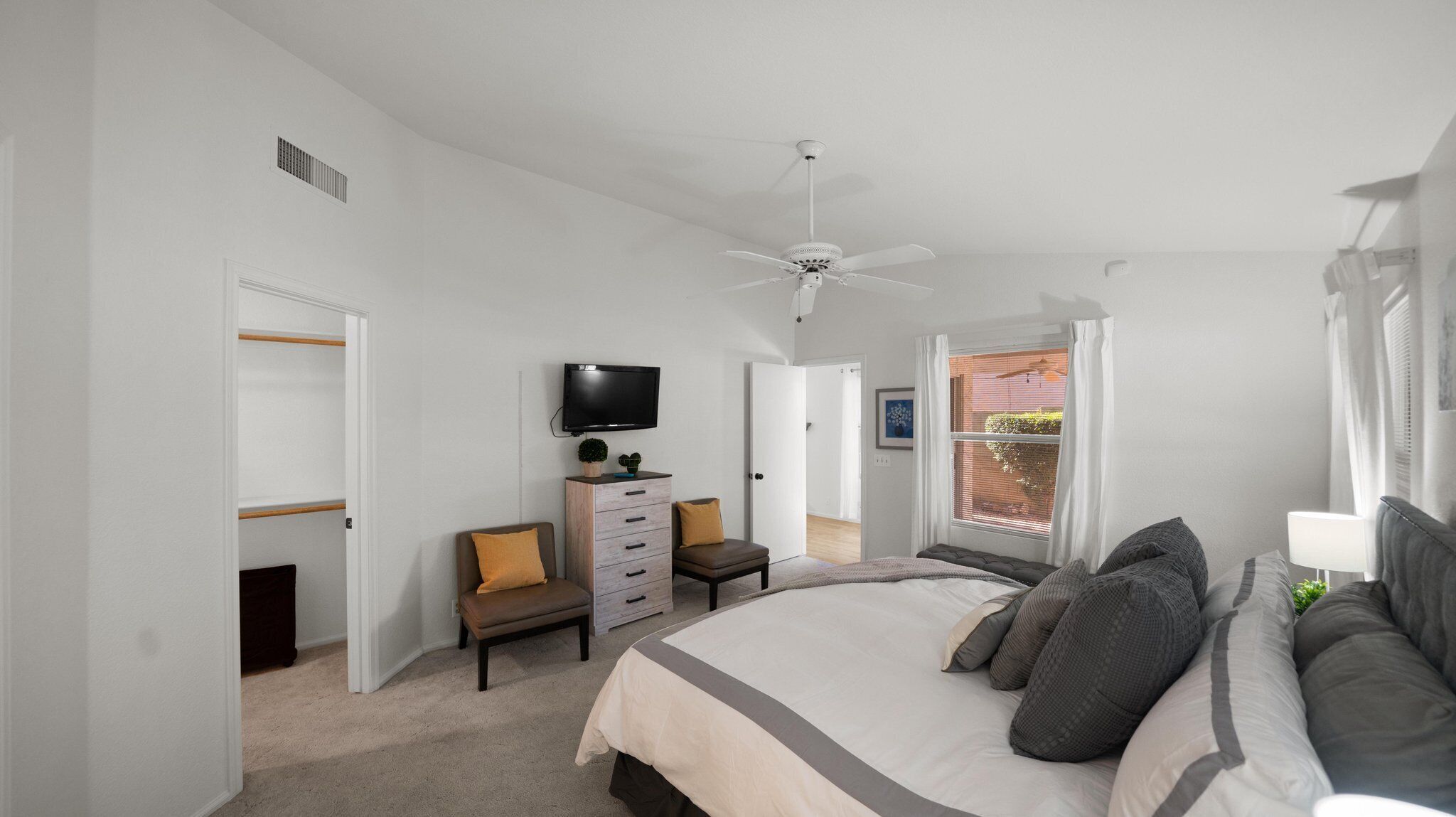 Golf Course Getaway in Glendale