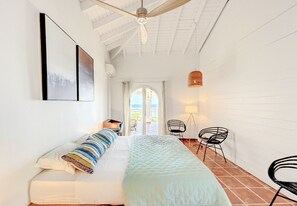 4 chambres, bureau, fer et planche à repasser, lit parapluie