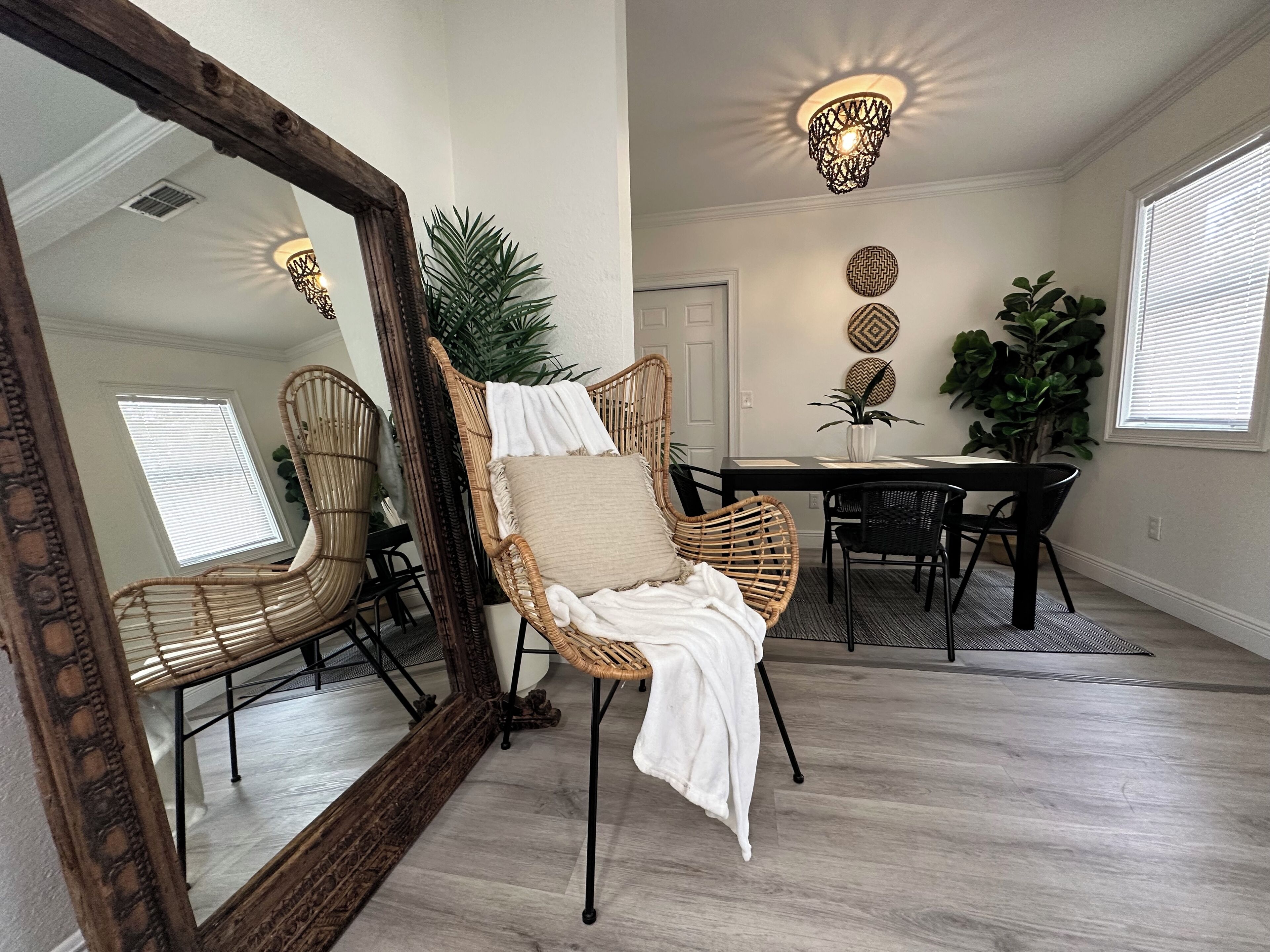 ☼ Happy Space ☼ Close to Beach & Downtown + Spacious Backyard + Pets Welcome!