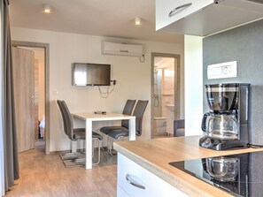 Dining - Mobile Home in Banjole near Beach (Banjole)