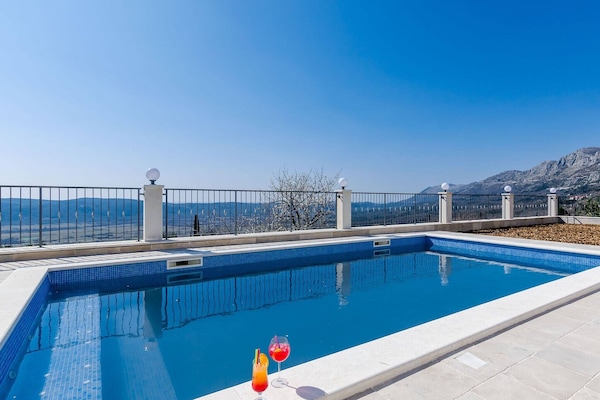 Schwimmbad des Ferienhauses