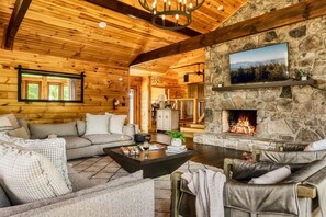 TV connectée, cheminée, jeux vidéo