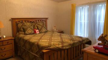 2 bedrooms, desk, iron/ironing board, free WiFi