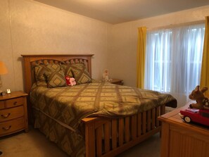 2 habitaciones, escritorio, tabla de planchar con plancha y wifi gratis