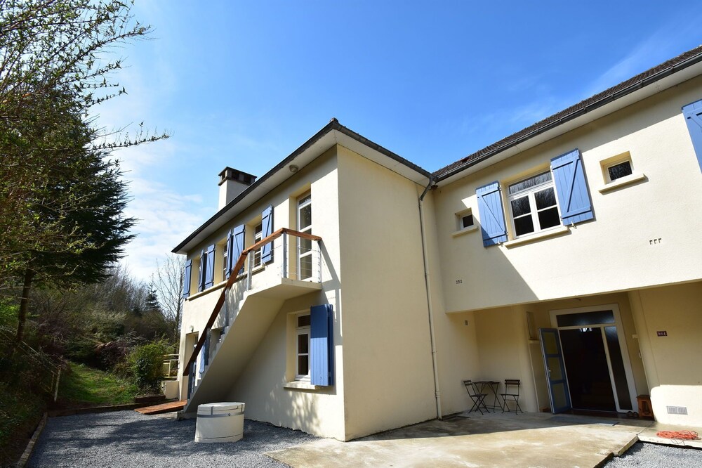 Mansion in Cuzy with Swimming Pool, Terrace and Heating