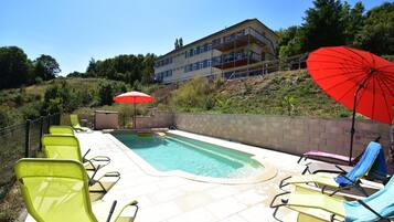 Een verwarmd zwembad