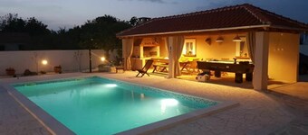 Villa i Pridraga med privat pool