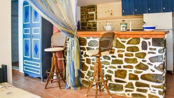 Refrigerador, horno, lavavajillas y cafetera y tetera