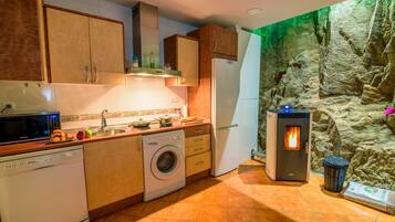 Réfrigérateur, micro-ondes, plaque de cuisson, lave-vaisselle