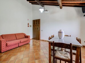 Interior - Varna Charm: Tuscan Getaway (Gambassi)