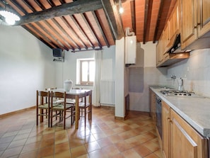 Fridge, oven, stovetop, coffee/tea maker - Varna Charm: Tuscan Getaway (Gambassi)
