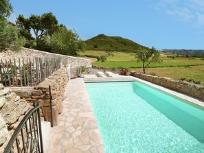 A heated pool - Blissful Stay in Mandourelle (Villesèque-des-Corbières)