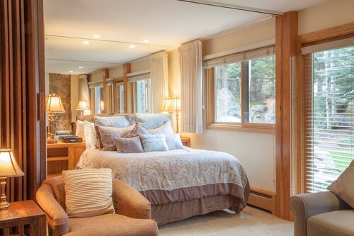 Laurelwood, A Destination Residence