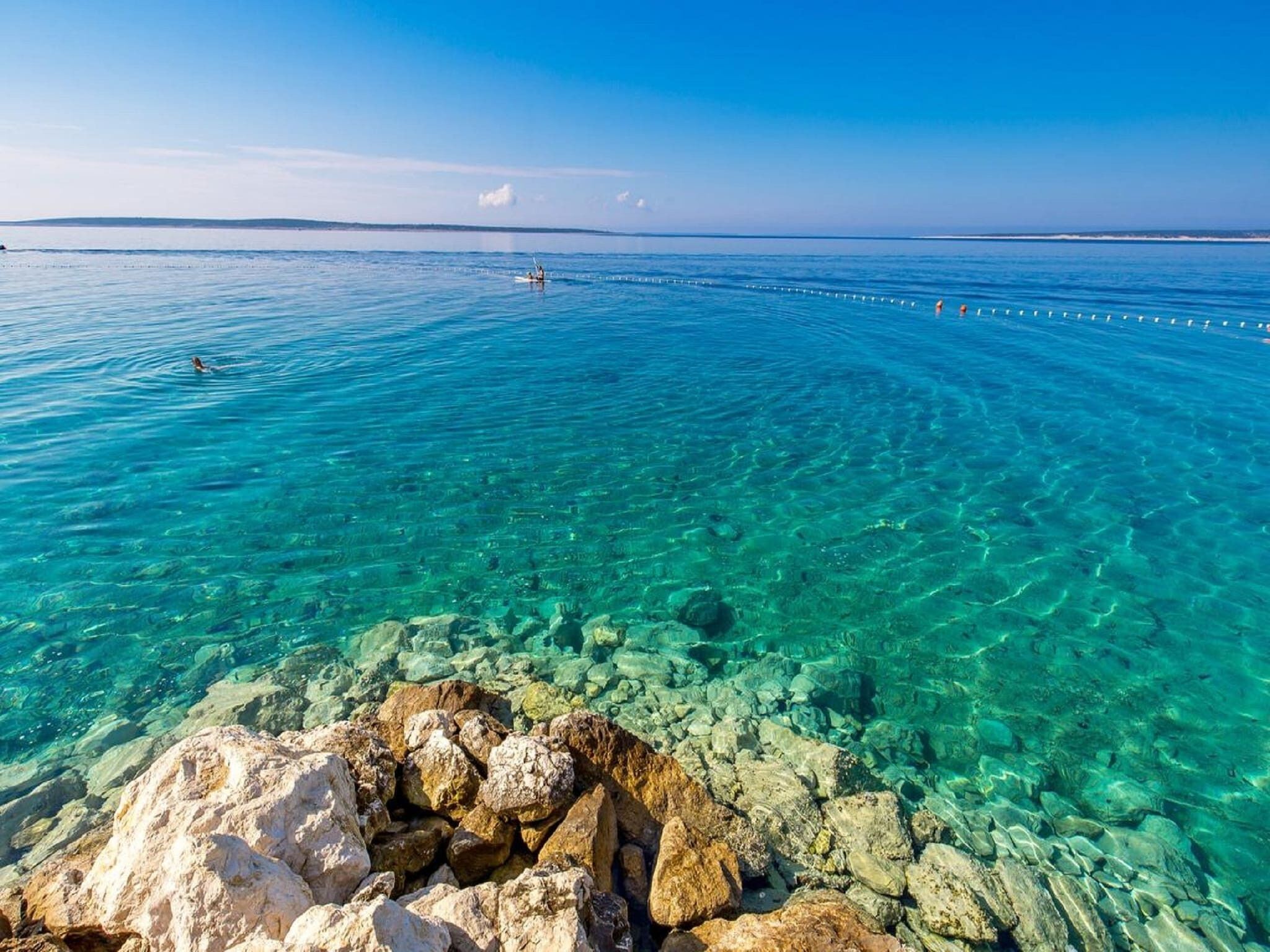 Una spiaggia nelle vicinanze