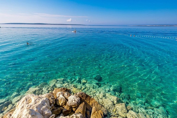 Una spiaggia nelle vicinanze