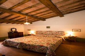 7 bedrooms, free WiFi - Spacious Holiday Home in Brisighella (Brisighella)