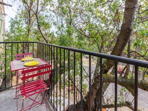 Outdoor dining - Holiday Home in Tautavel near Gorges & Museum (Tautavel)