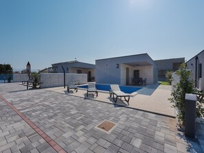 Pool - Holiday Home in Vir near Jadro Beach (Vir)