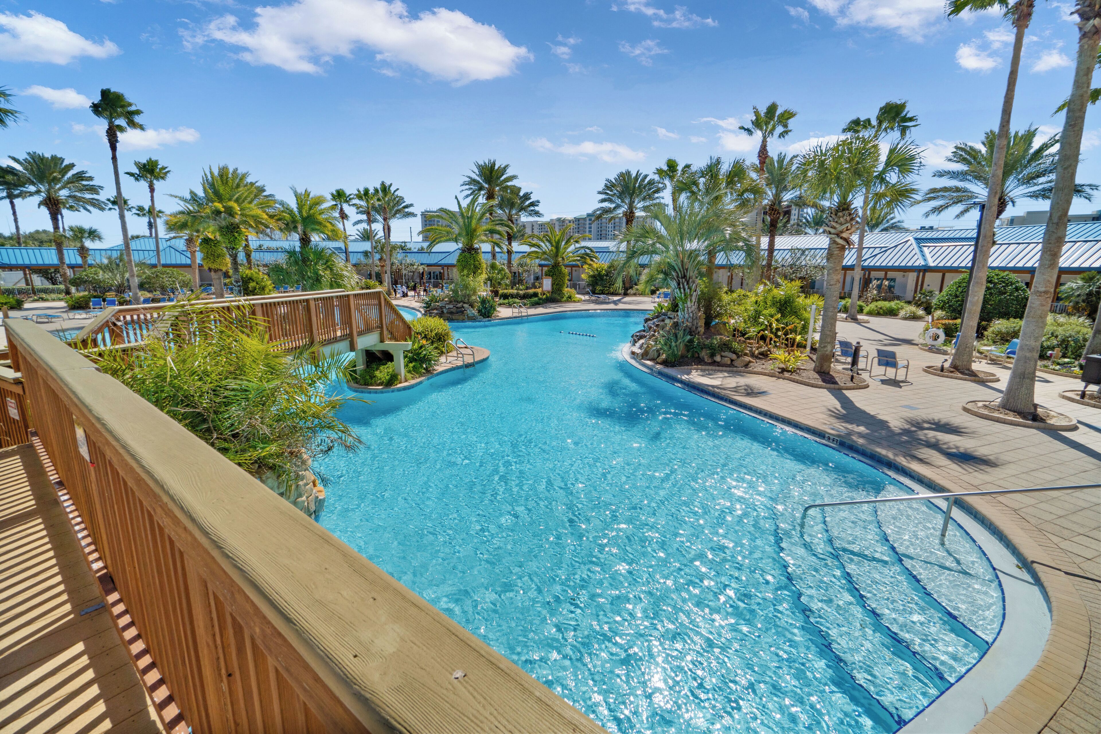 Alberca al aire libre y alberca climatizada