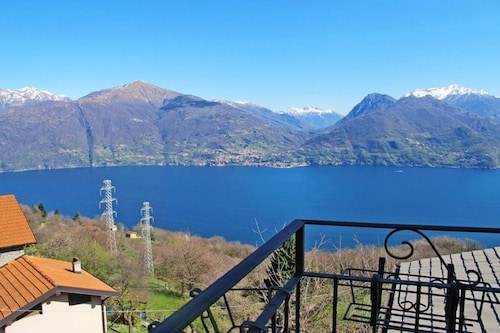 Cozy Hideaway Above Lake Como