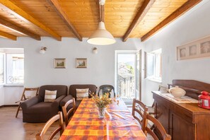Dining - Cozy Hideaway Above Lake Como (San Siro)