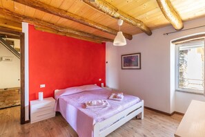 2 bedrooms, free WiFi - Cozy Hideaway Above Lake Como (San Siro)