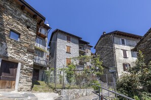 Exterior - Cozy Hideaway Above Lake Como (San Siro)