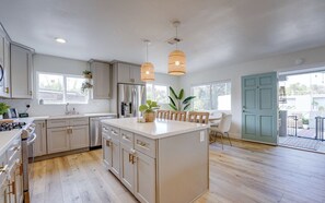 Fridge, microwave, oven, stovetop - Private 3BD Coastal Oasis - .5 miles from Beach! (Encinitas)