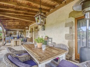 Outdoor dining - Ancient holiday home with private pool (Buxières-les-Mines)
