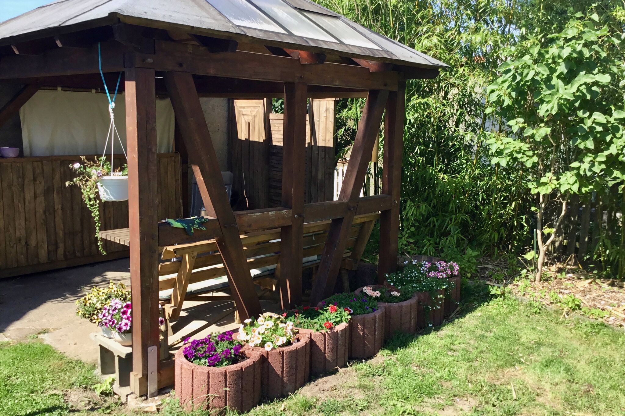 المنطقة المحيطة بالمنشأة