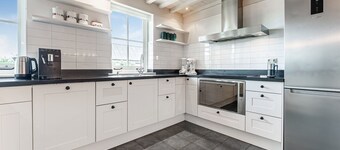 Spacious Holiday home De Pauwenhof