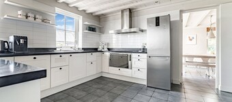 Spacious Holiday home De Pauwenhof
