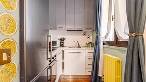 Uklassifisert bilde, 4 av 16, knapp